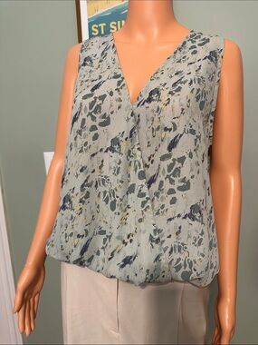 Sleeveless V-Neck Printed Camisole in Sage Green